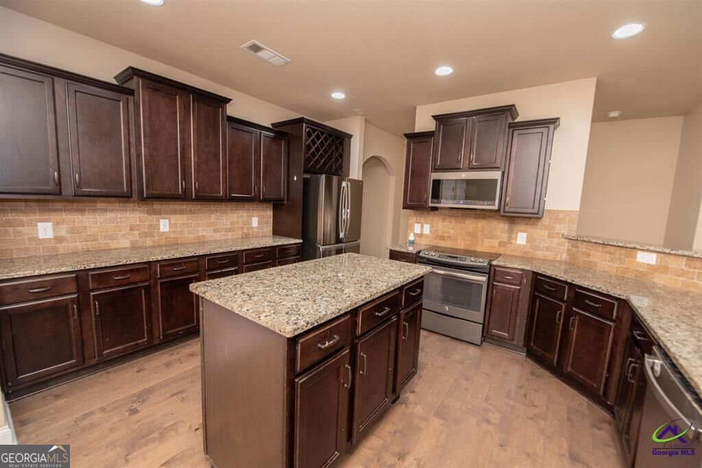 212 Chrisopher Luke Circle Property Photo 7