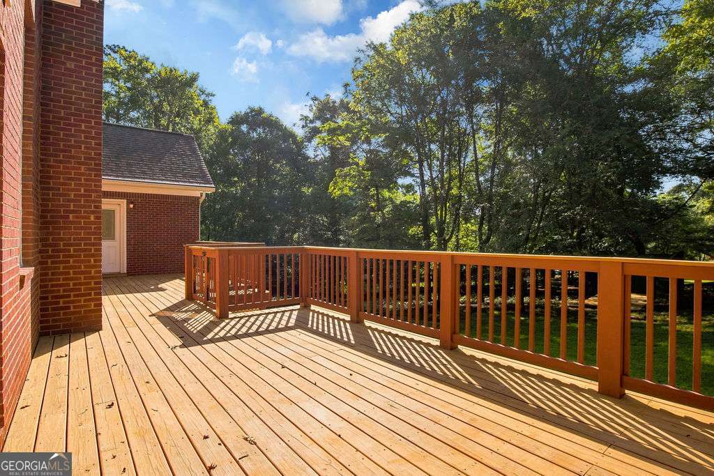 245 Deerhill Drive Property Photo 6