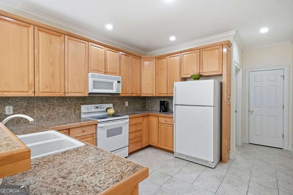 245 Deerhill Drive Property Photo 15