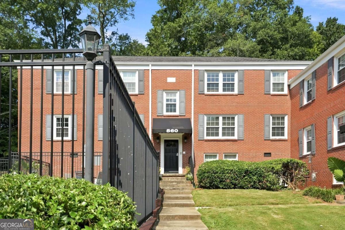 560 Goldsboro Road Ne # B Property Photo 2