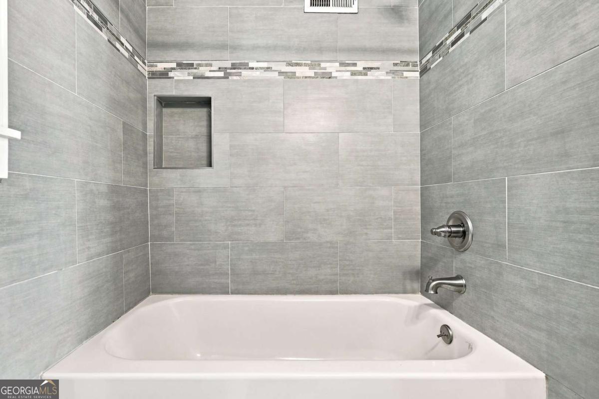 560 Goldsboro Road Ne # B Property Photo 10
