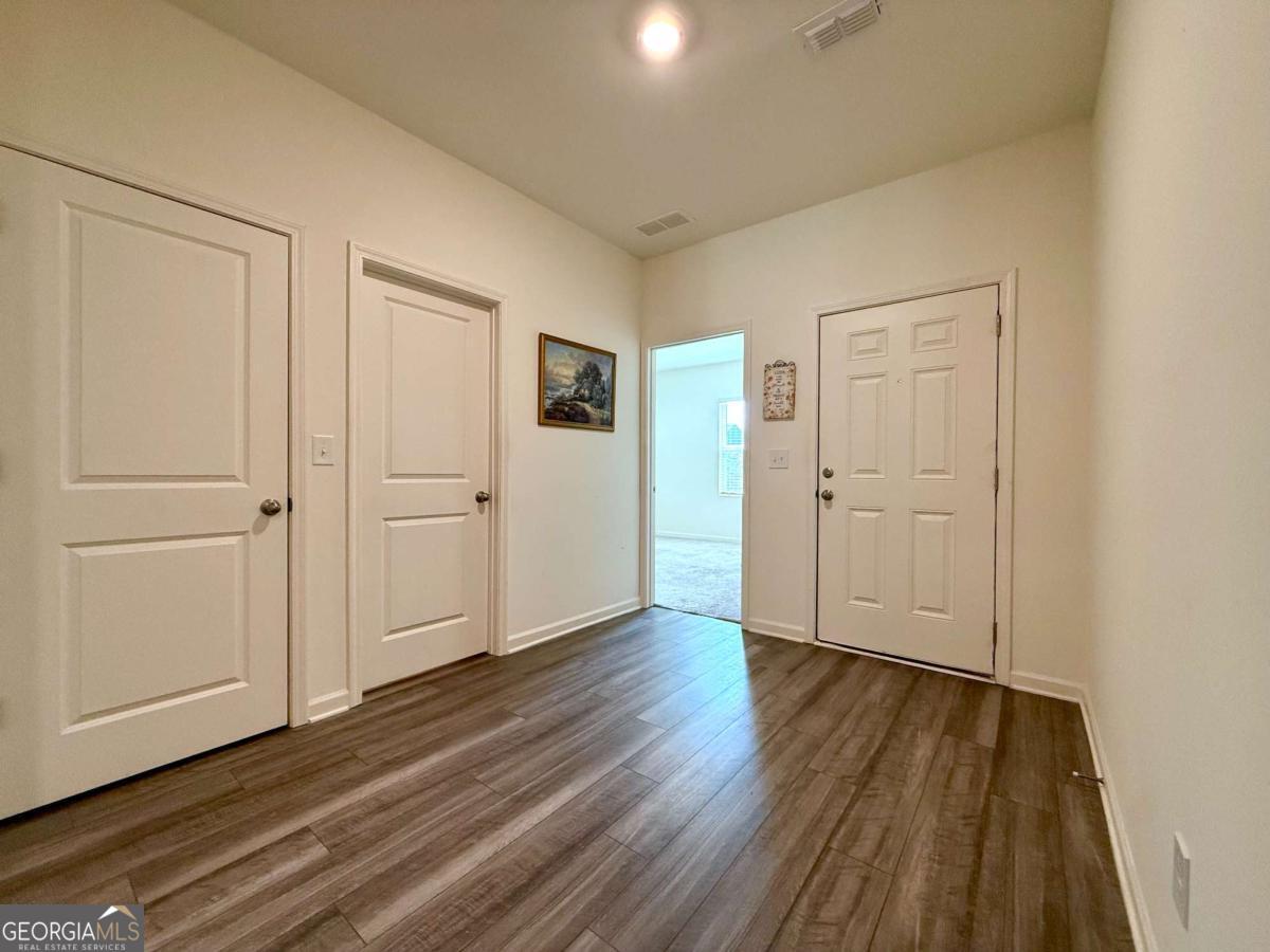 240 Hyde Park Property Photo 18