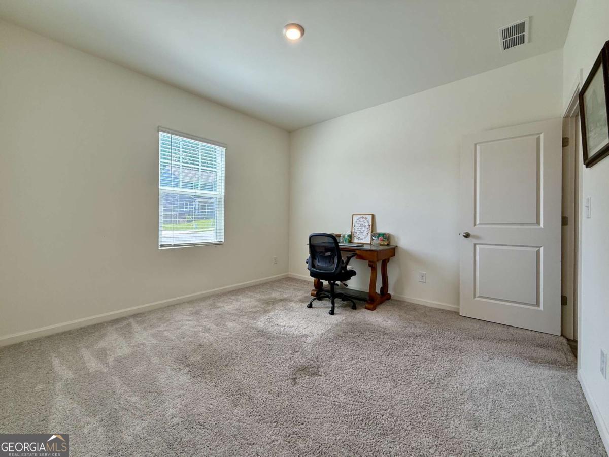 240 Hyde Park Property Photo 25