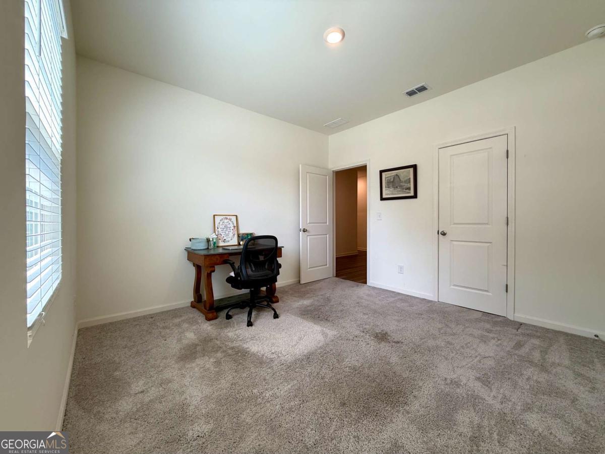 240 Hyde Park Property Photo 26