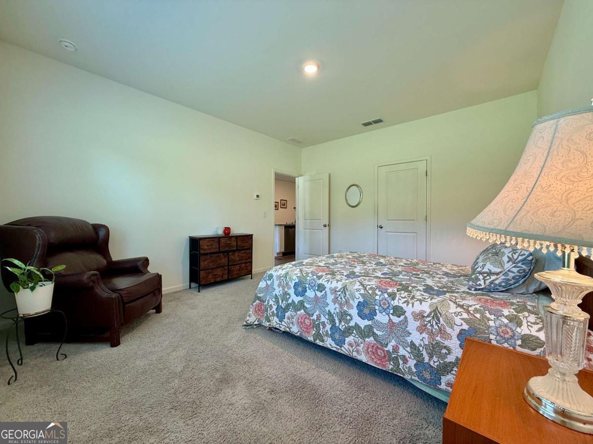 240 Hyde Park Property Photo 32