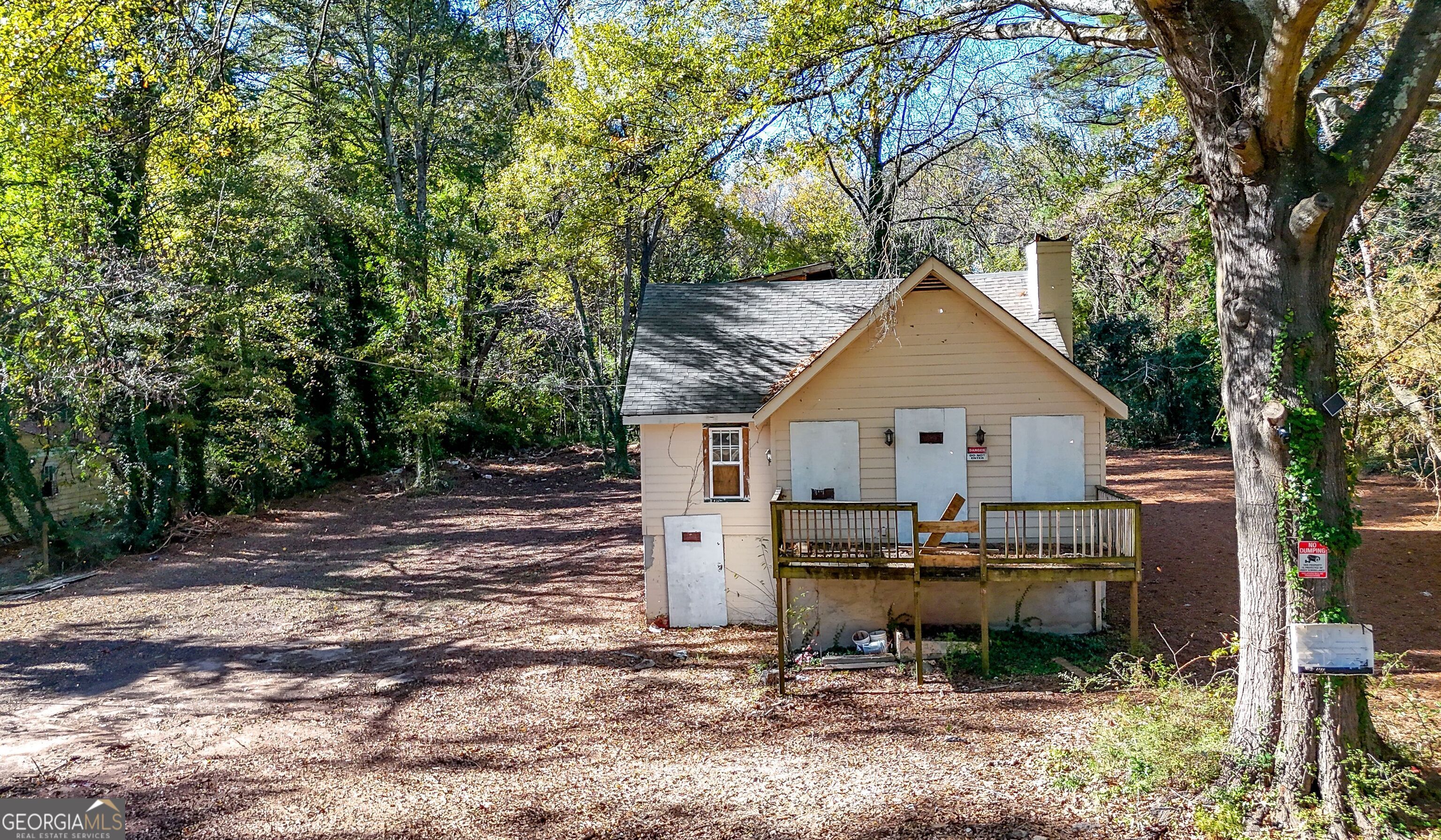 2905 Waters Road Property Photo 2