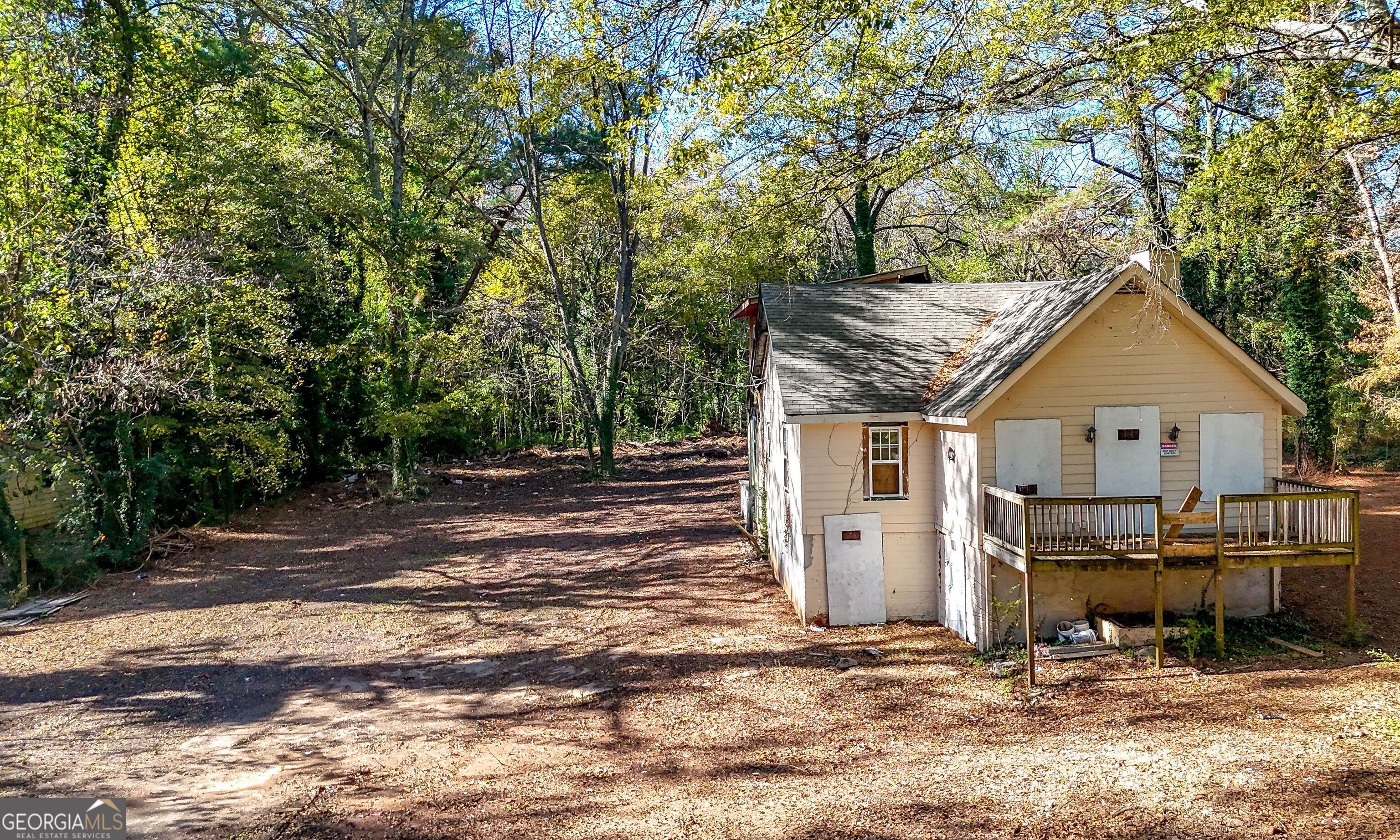 2905 Waters Road Property Photo 3