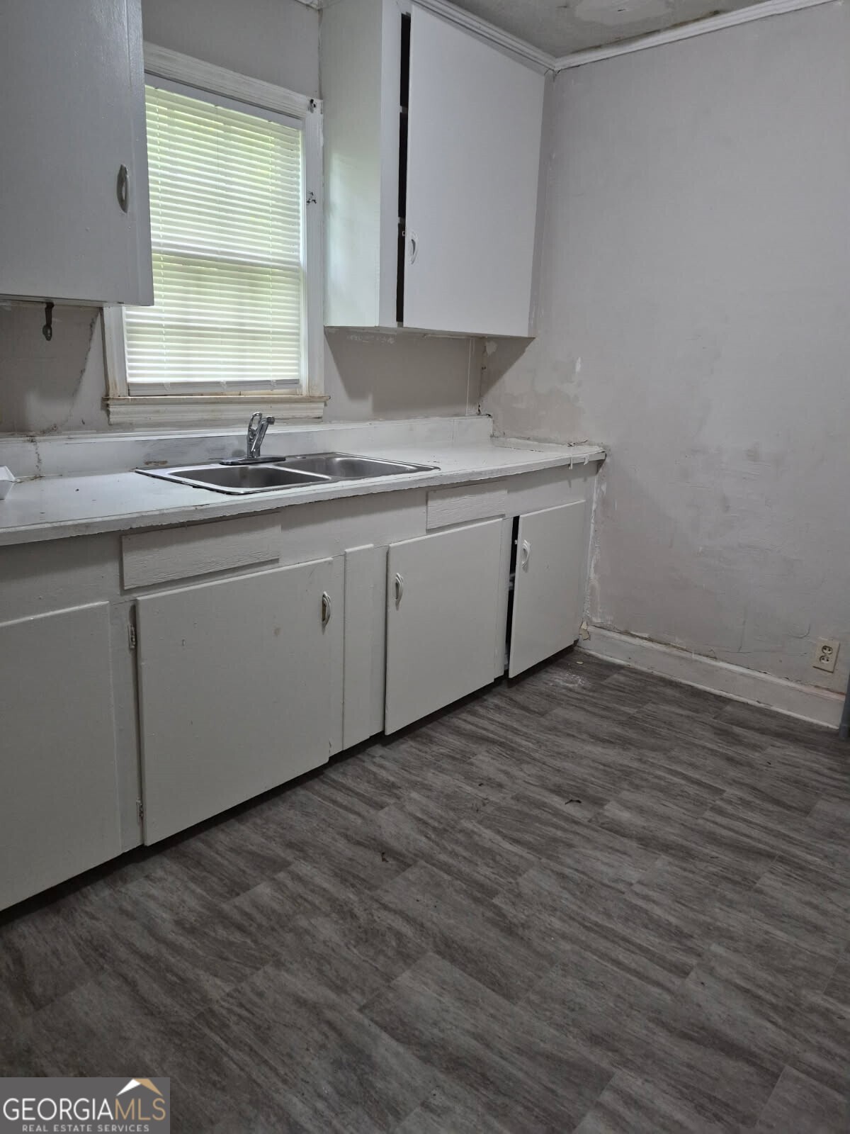 2058 Melton Avenue Property Photo 5