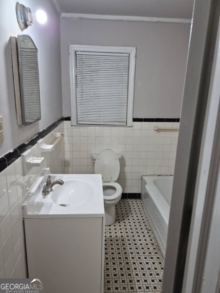 2058 Melton Avenue Property Photo 8