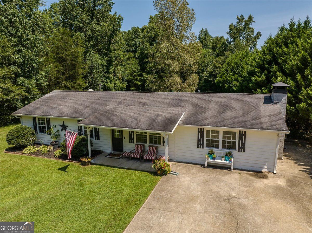 7590 Post Road Property Photo 3