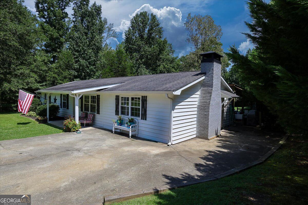 7590 Post Road Property Photo 8
