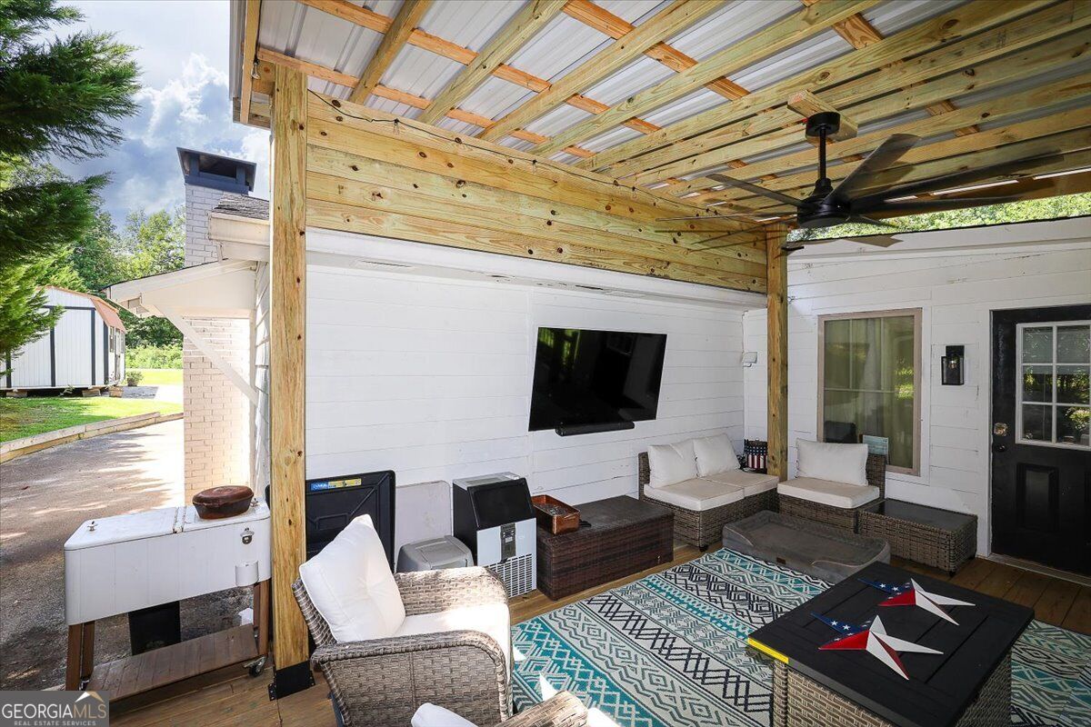 7590 Post Road Property Photo 14