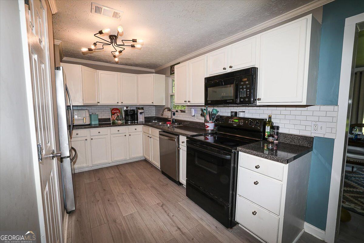 7590 Post Road Property Photo 24