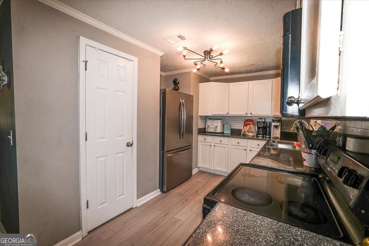 7590 Post Road Property Photo 25