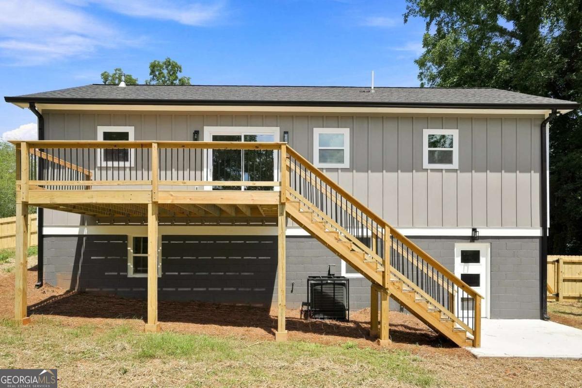 2847 Mitchell Place Property Photo 2