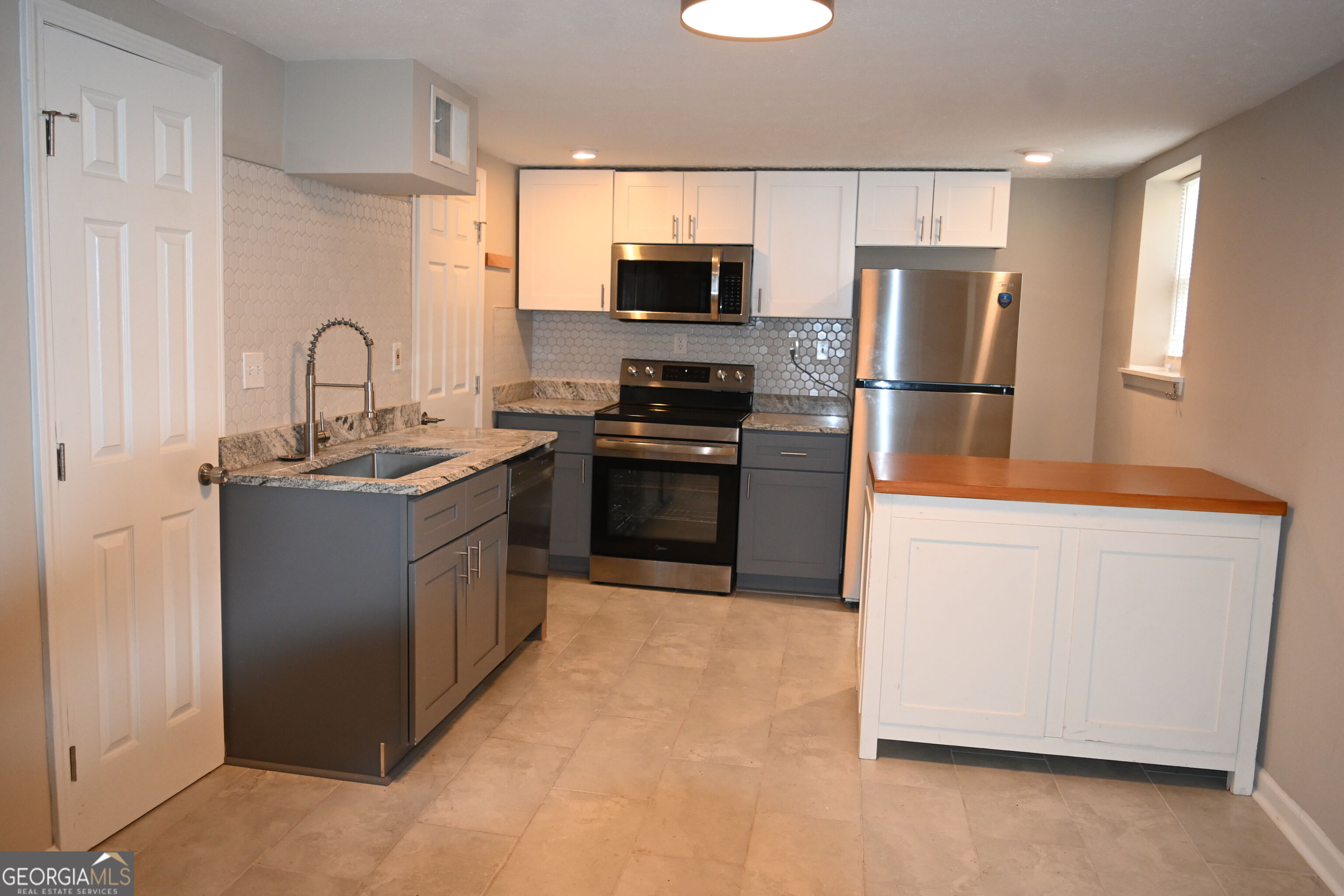 1923 Thompson Avenue # 2 Property Photo 21