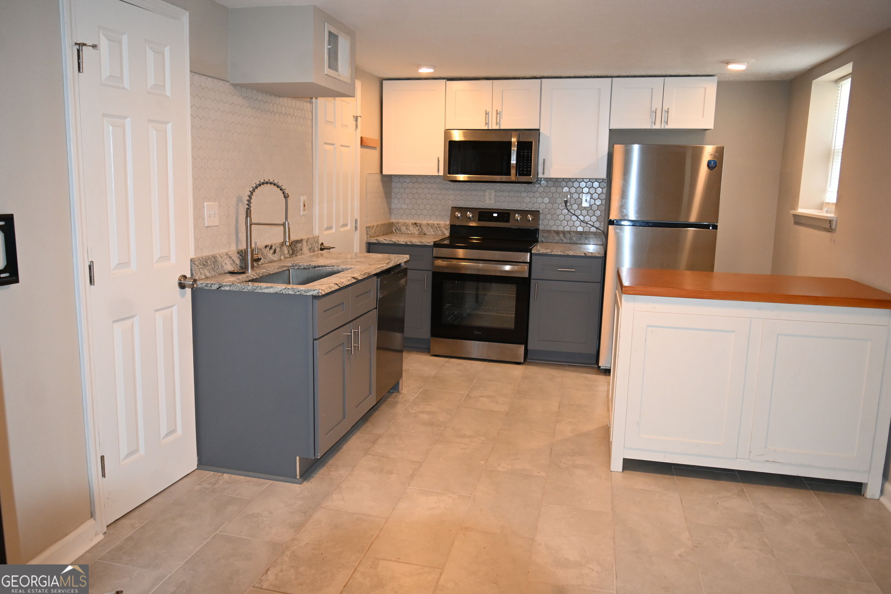 1923 Thompson Avenue # 2 Property Photo 22