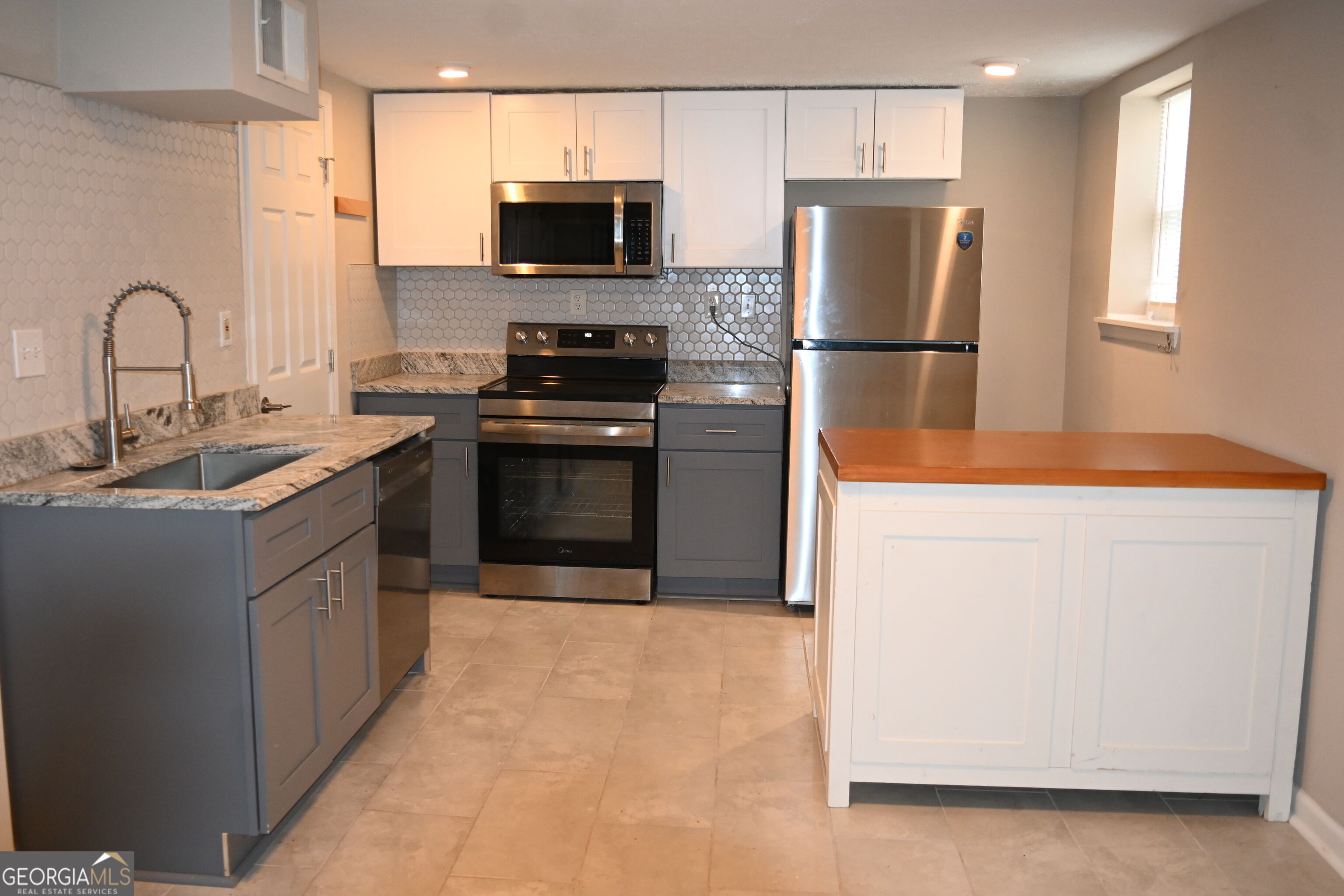 1923 Thompson Avenue # 2 Property Photo 23