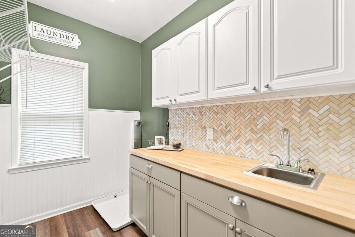 7350 Devonhall Way Property Photo 24