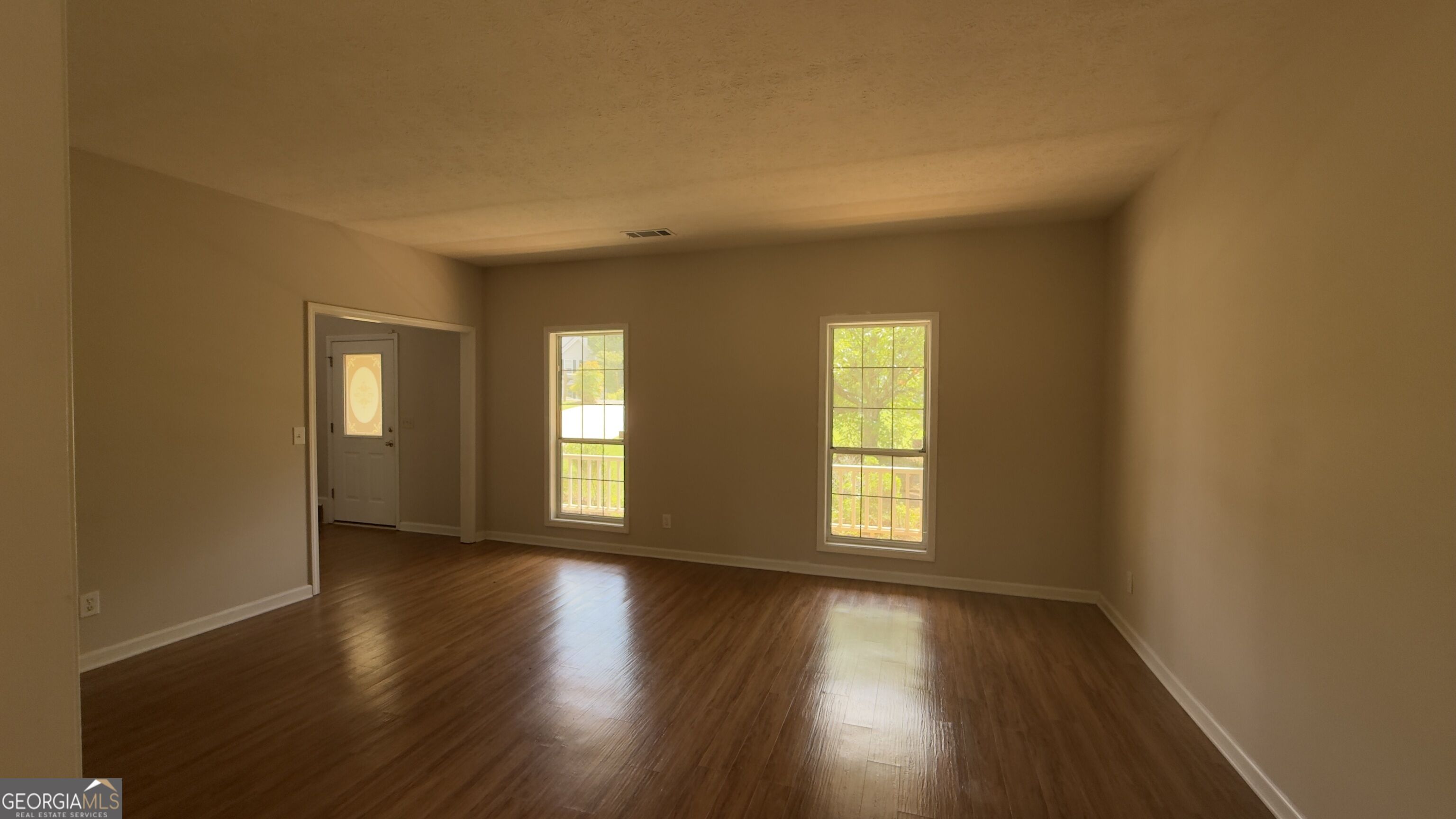 2042 Fox Hound Way Property Photo 3
