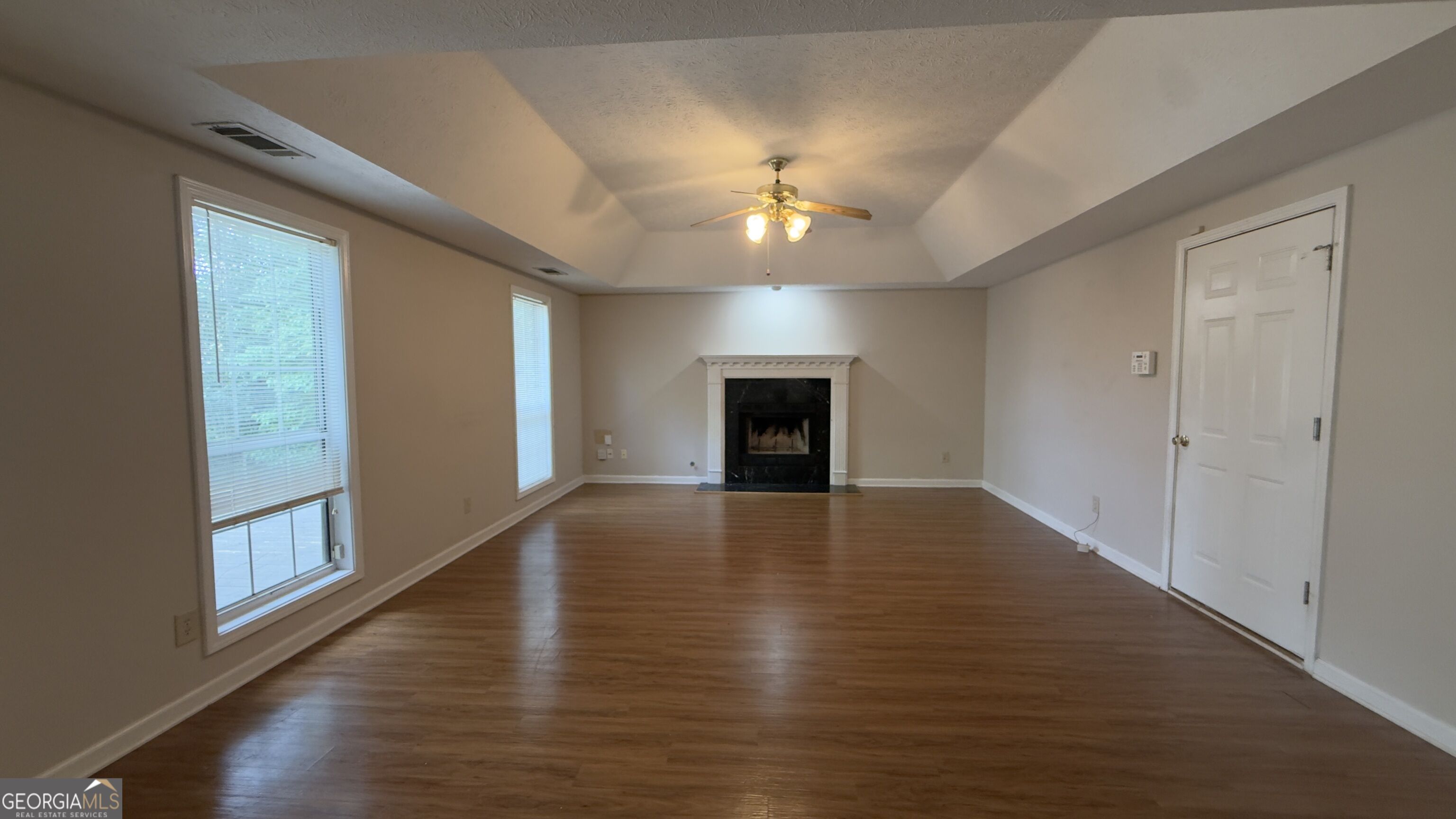 2042 Fox Hound Way Property Photo 4
