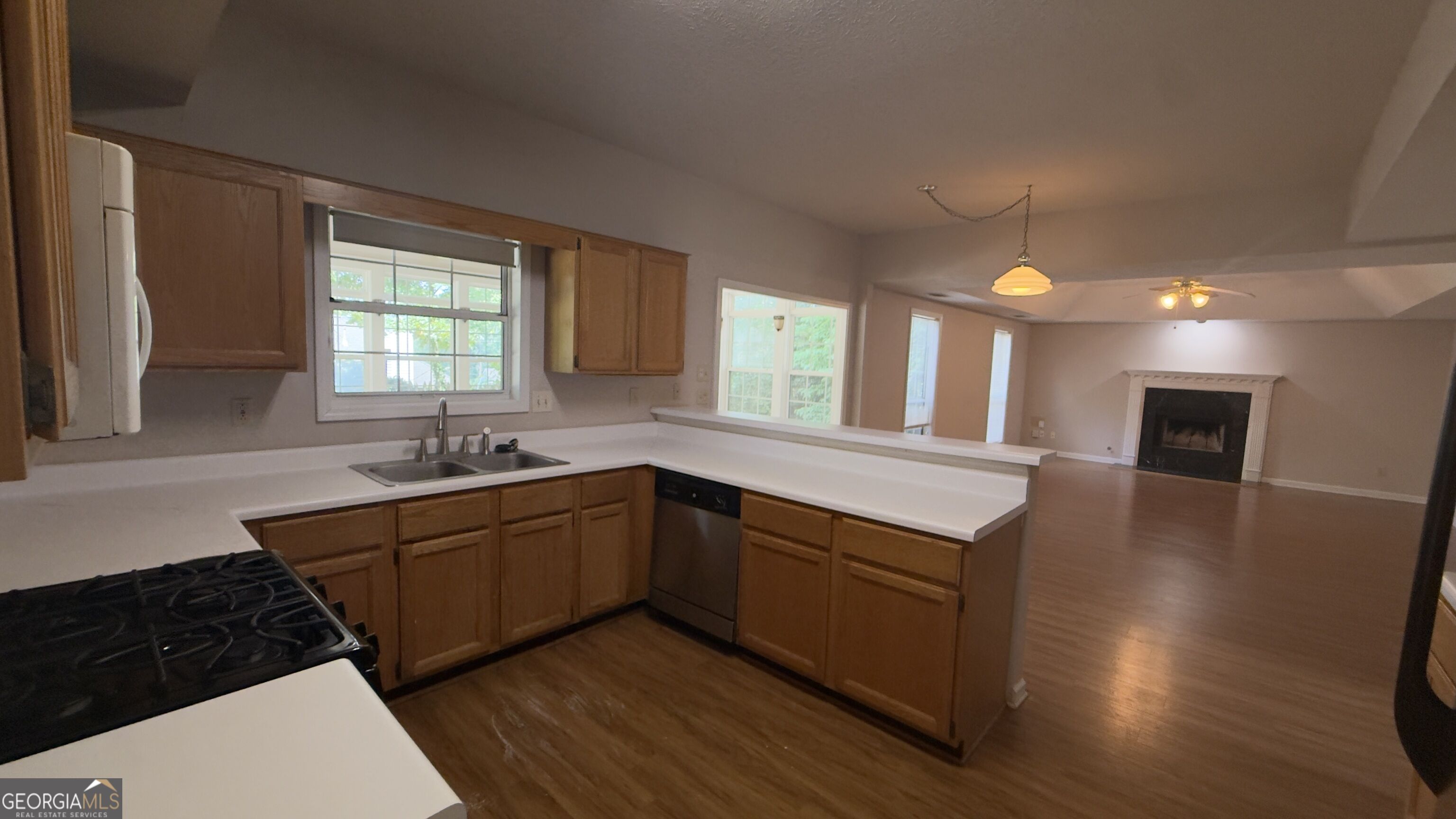 2042 Fox Hound Way Property Photo 6
