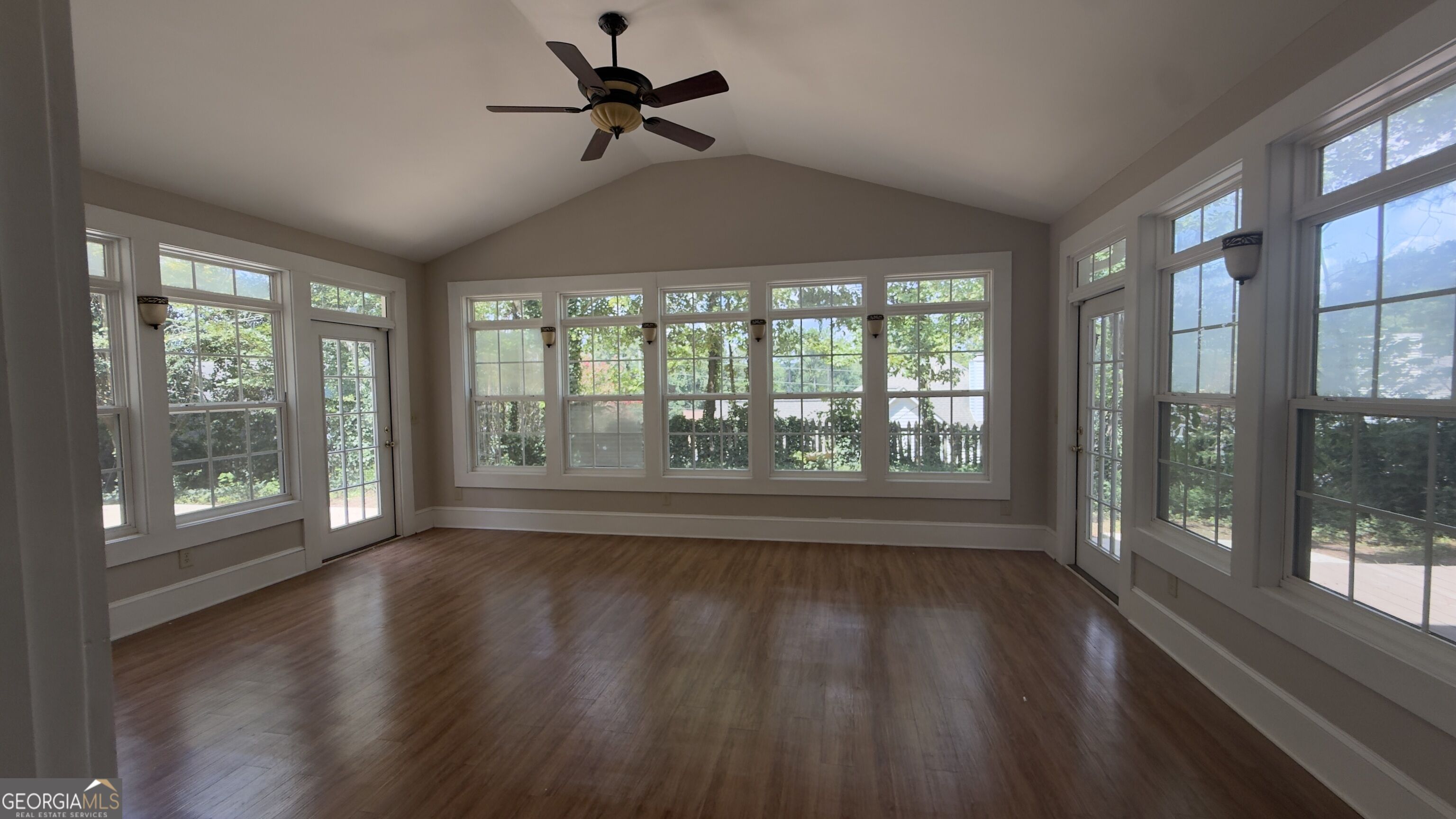 2042 Fox Hound Way Property Photo 11