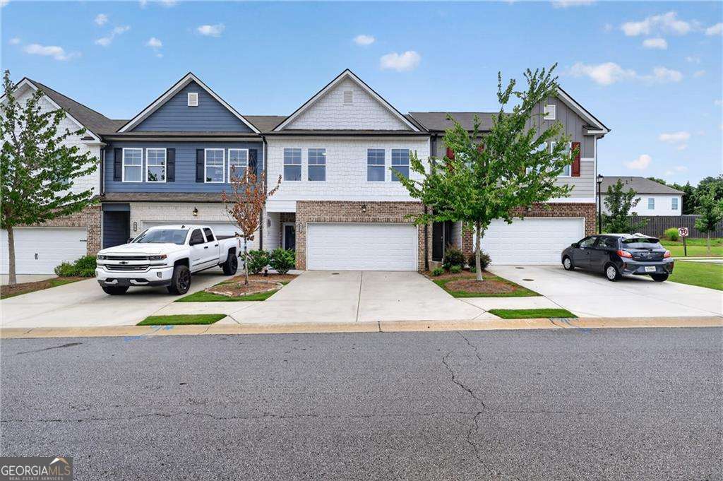 4711 Fairfax Drive Property Photo 3