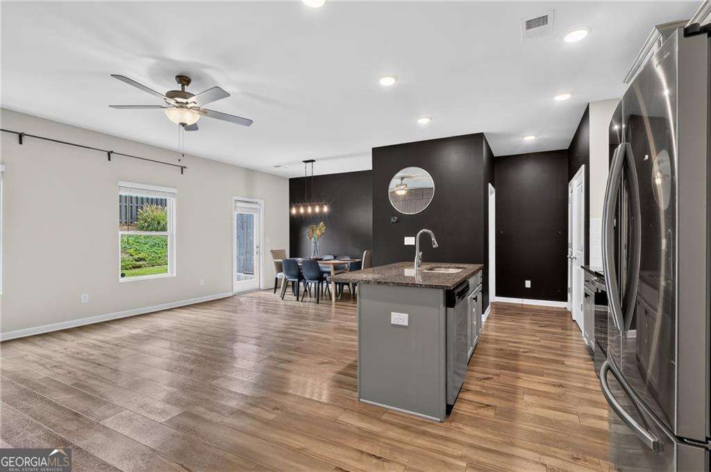 4711 Fairfax Drive Property Photo 9