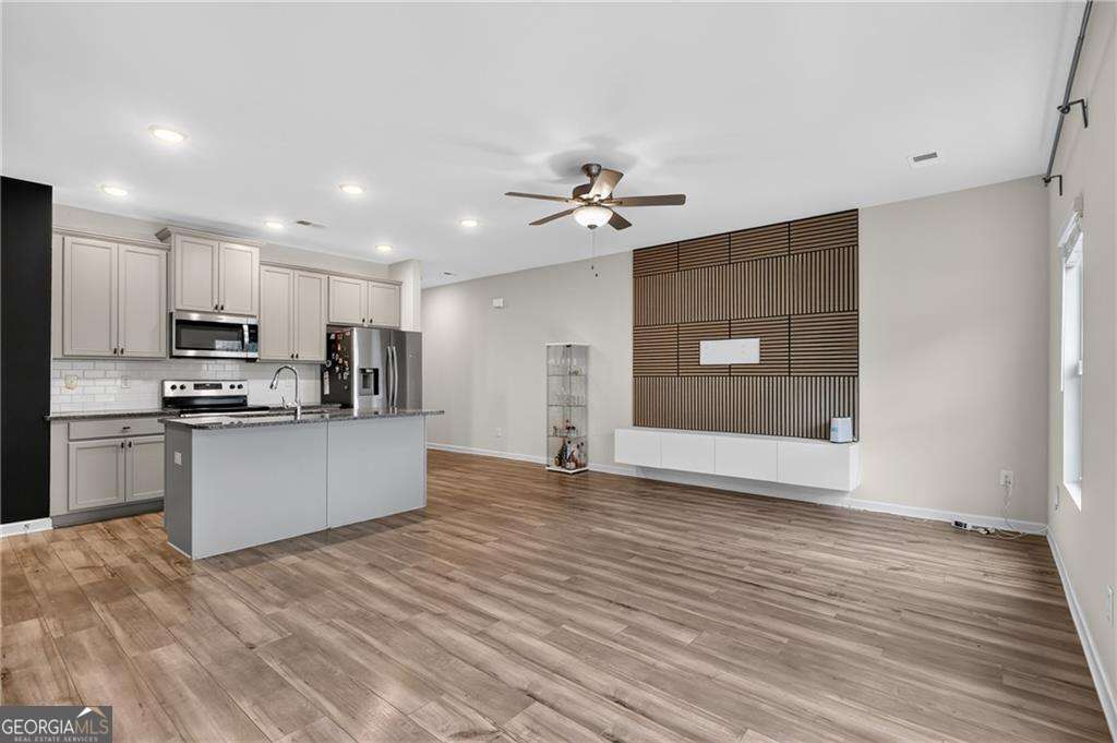 4711 Fairfax Drive Property Photo 10
