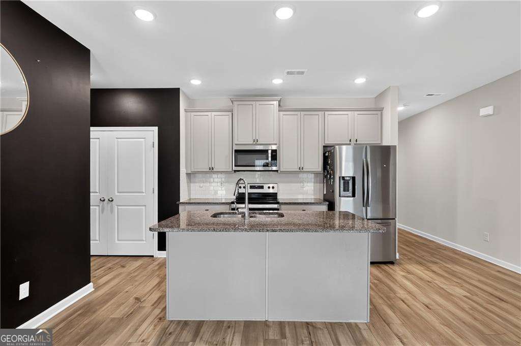 4711 Fairfax Drive Property Photo 14