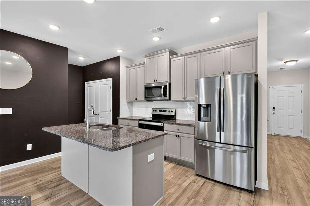 4711 Fairfax Drive Property Photo 15