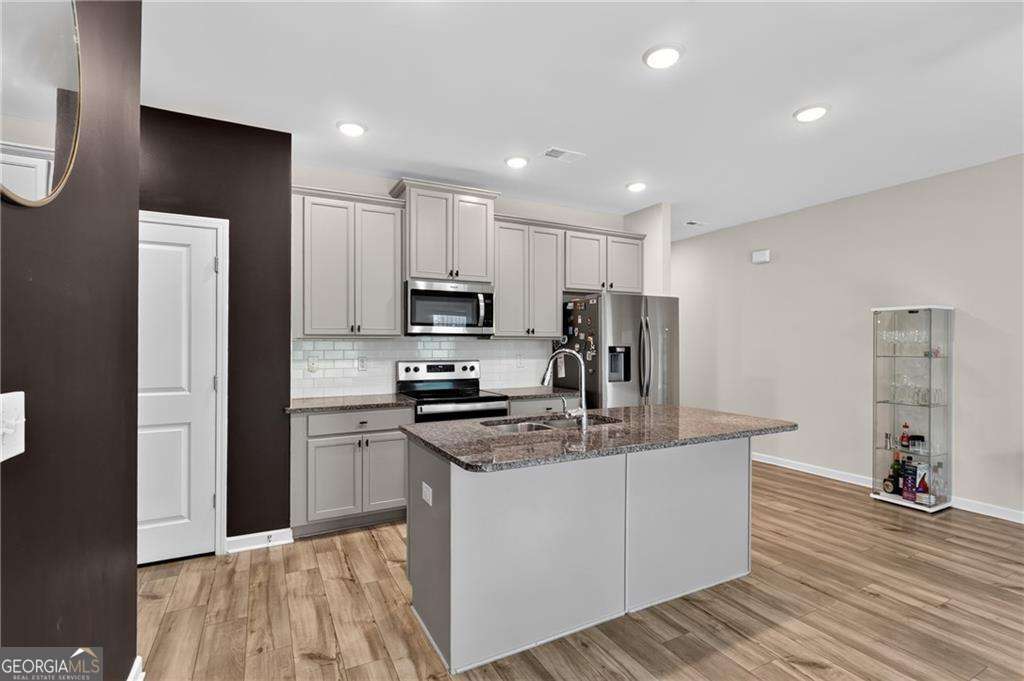 4711 Fairfax Drive Property Photo 16