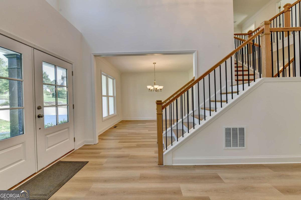 9135 Fox Trail Lane Property Photo 4