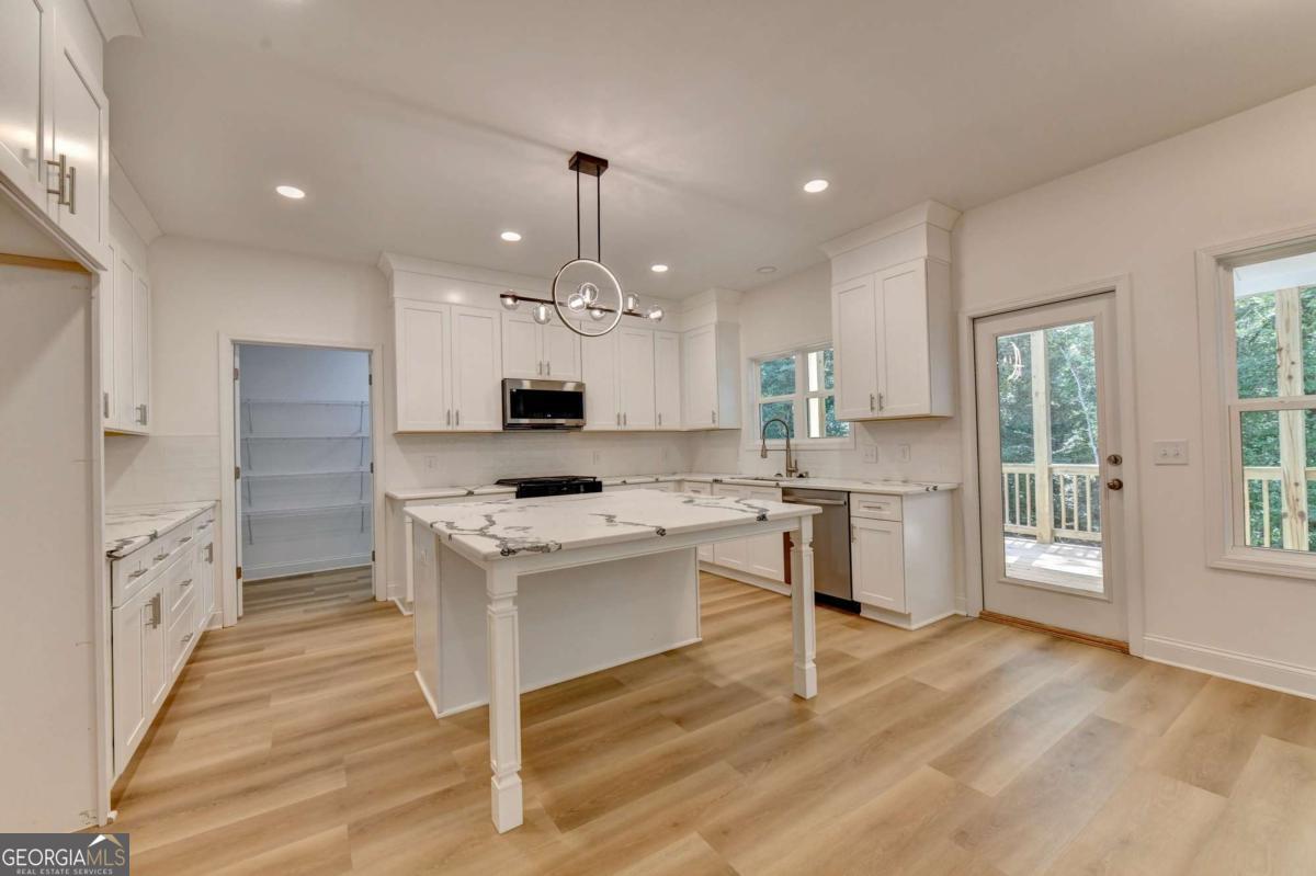 9135 Fox Trail Lane Property Photo 13