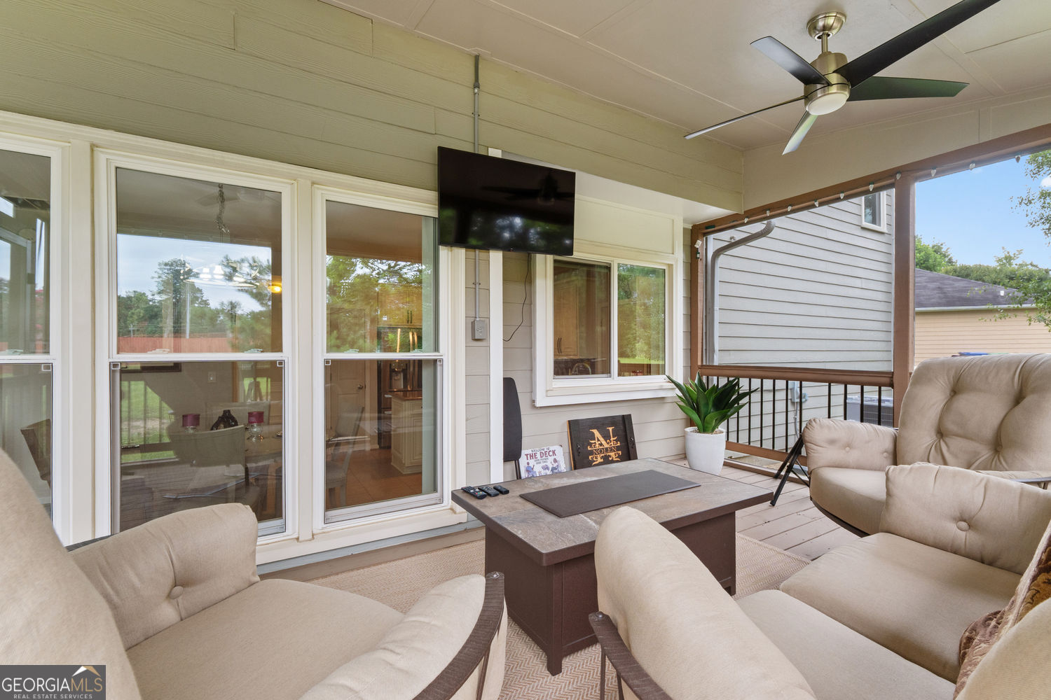 2057 Devonhurst Drive Property Photo 3