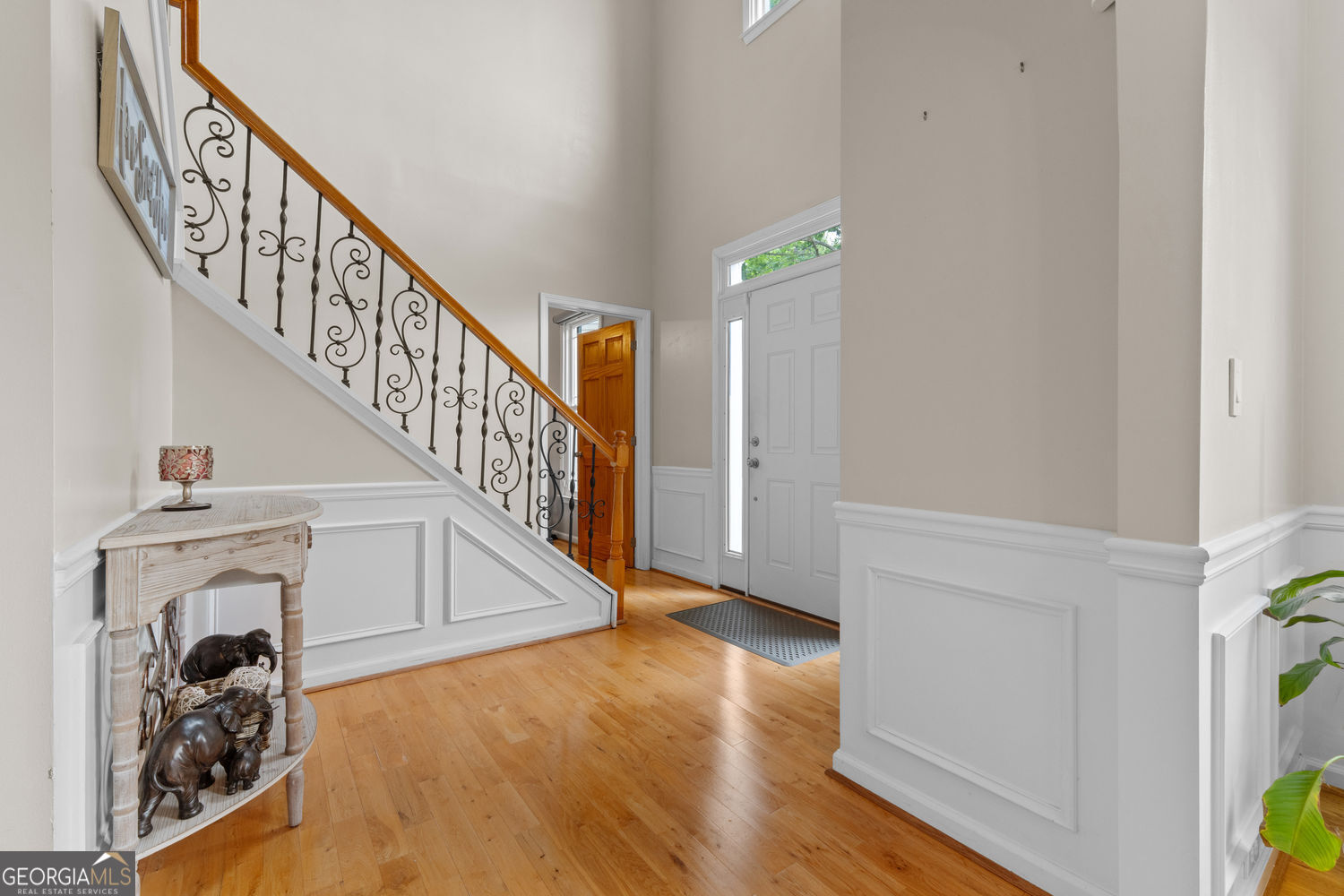 2057 Devonhurst Drive Property Photo 6