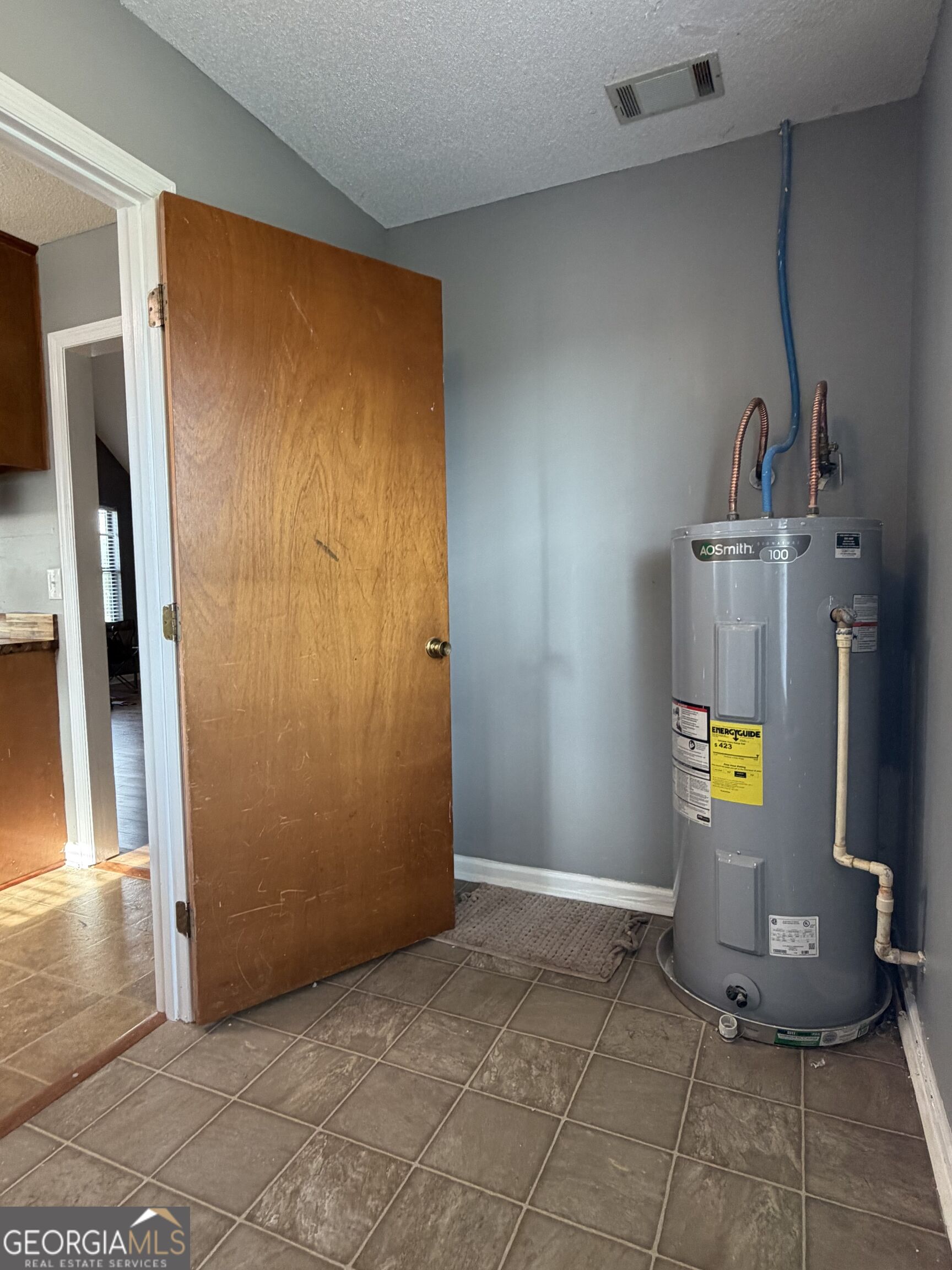 2707 Tara Heights Court Property Photo 6