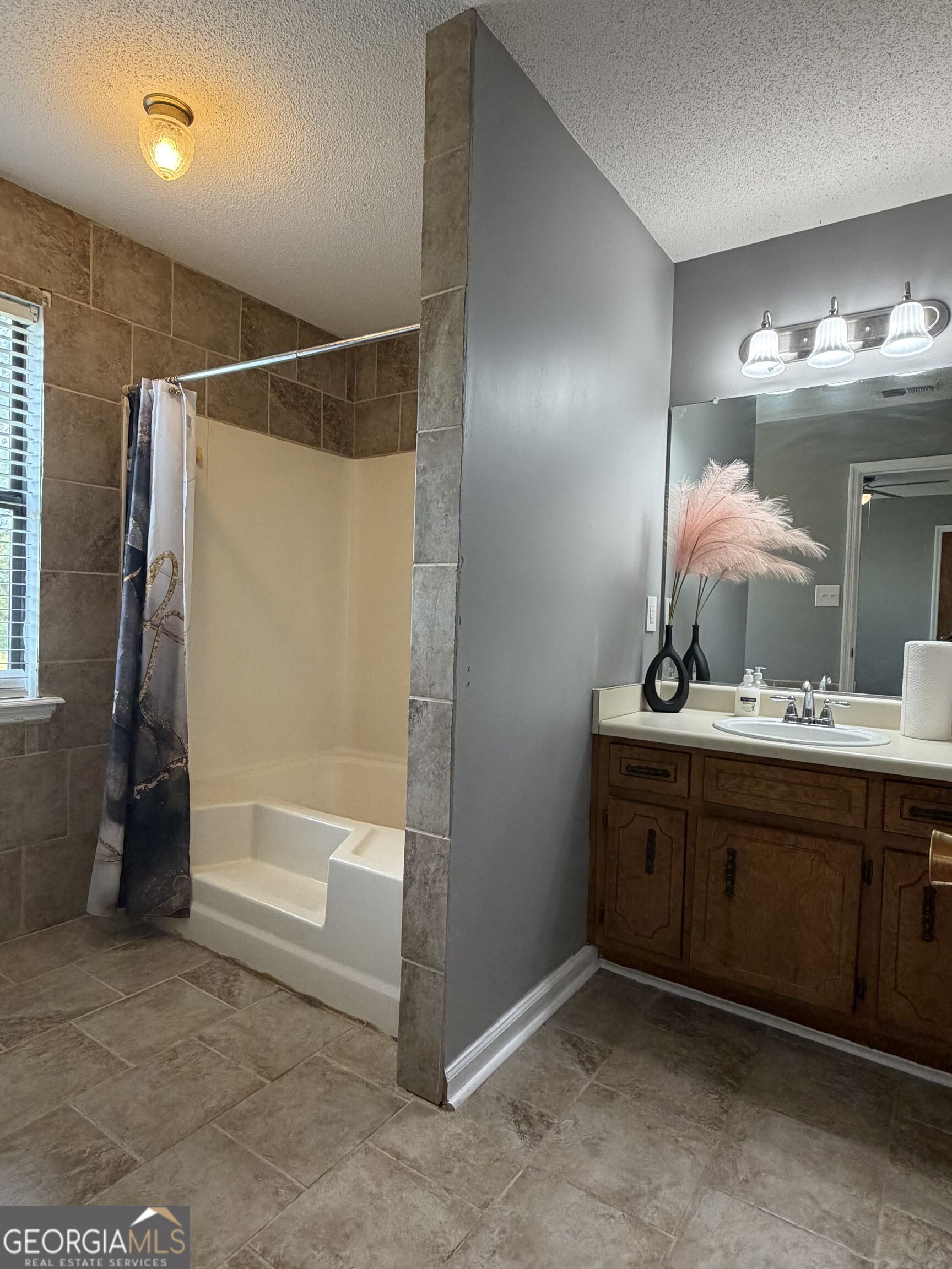 2707 Tara Heights Court Property Photo 15
