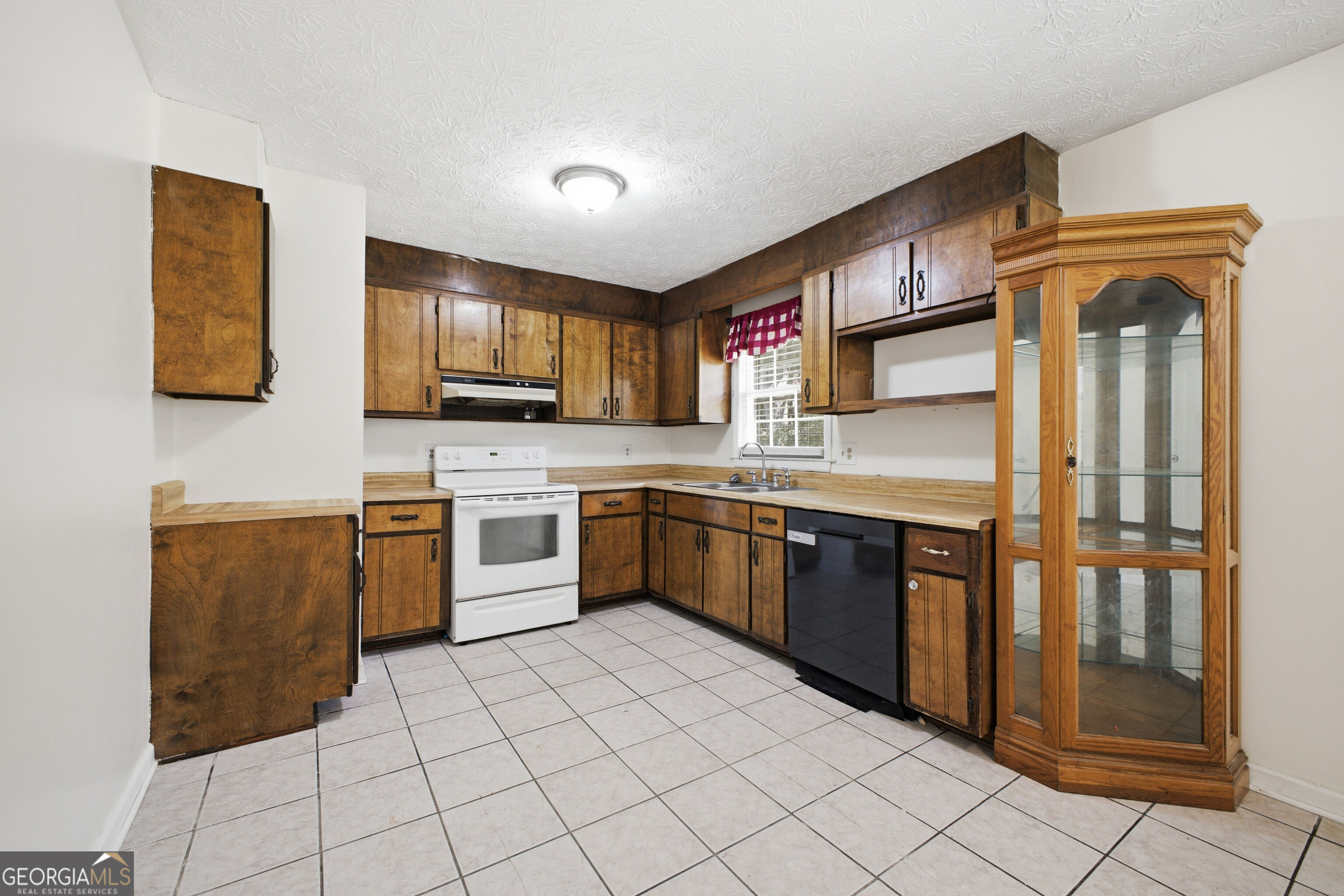 772 Compton Road Se Property Photo 3
