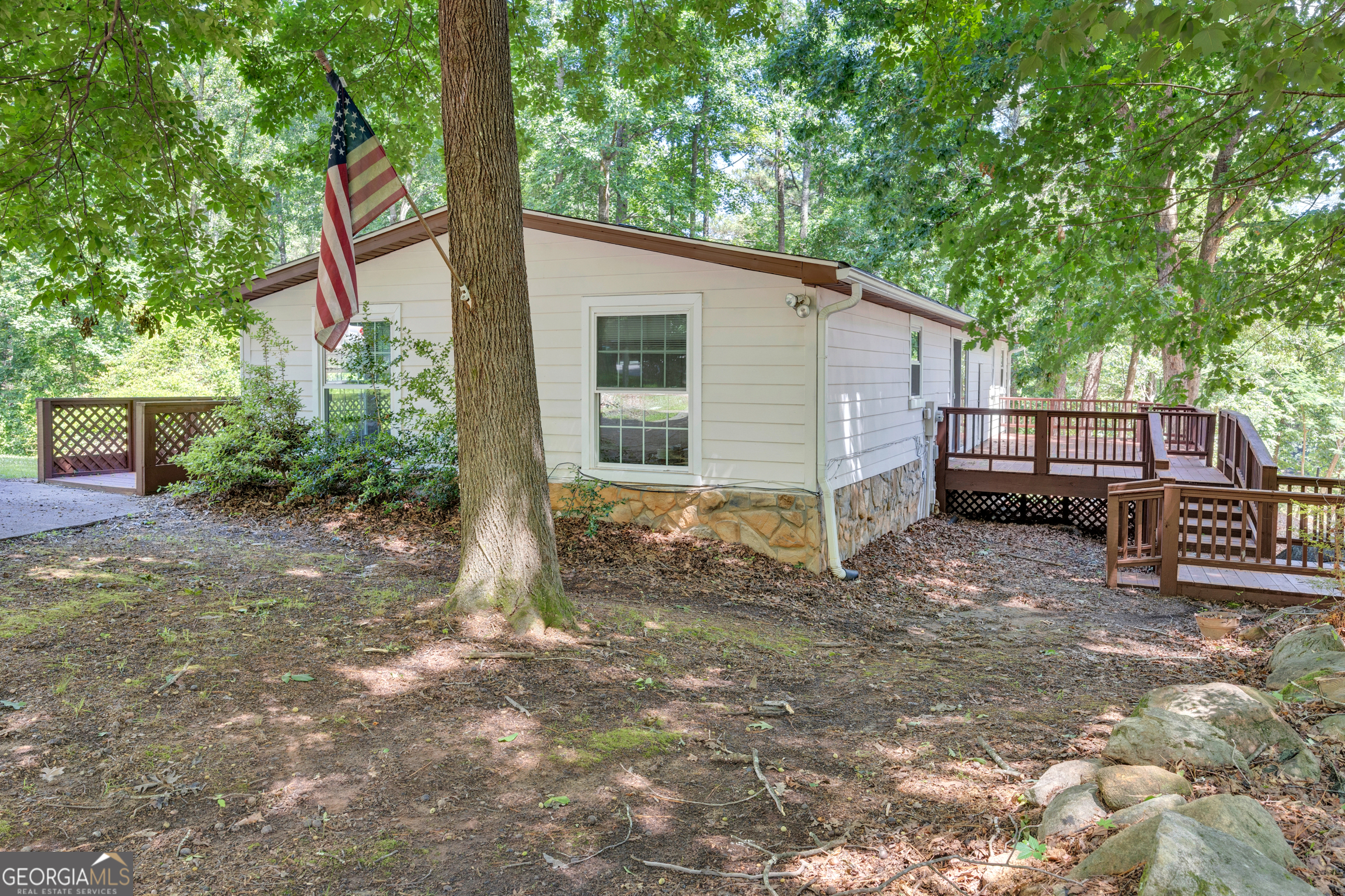 461 Cardinal Drive Property Photo 6
