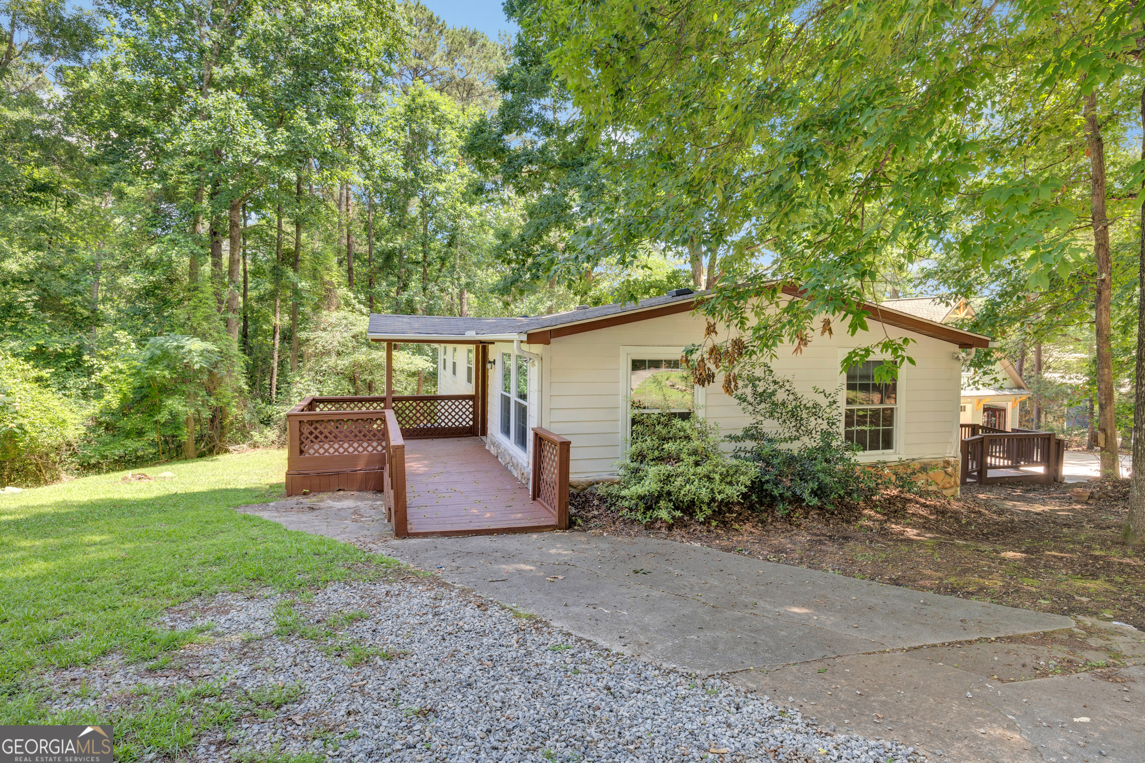461 Cardinal Drive Property Photo 8