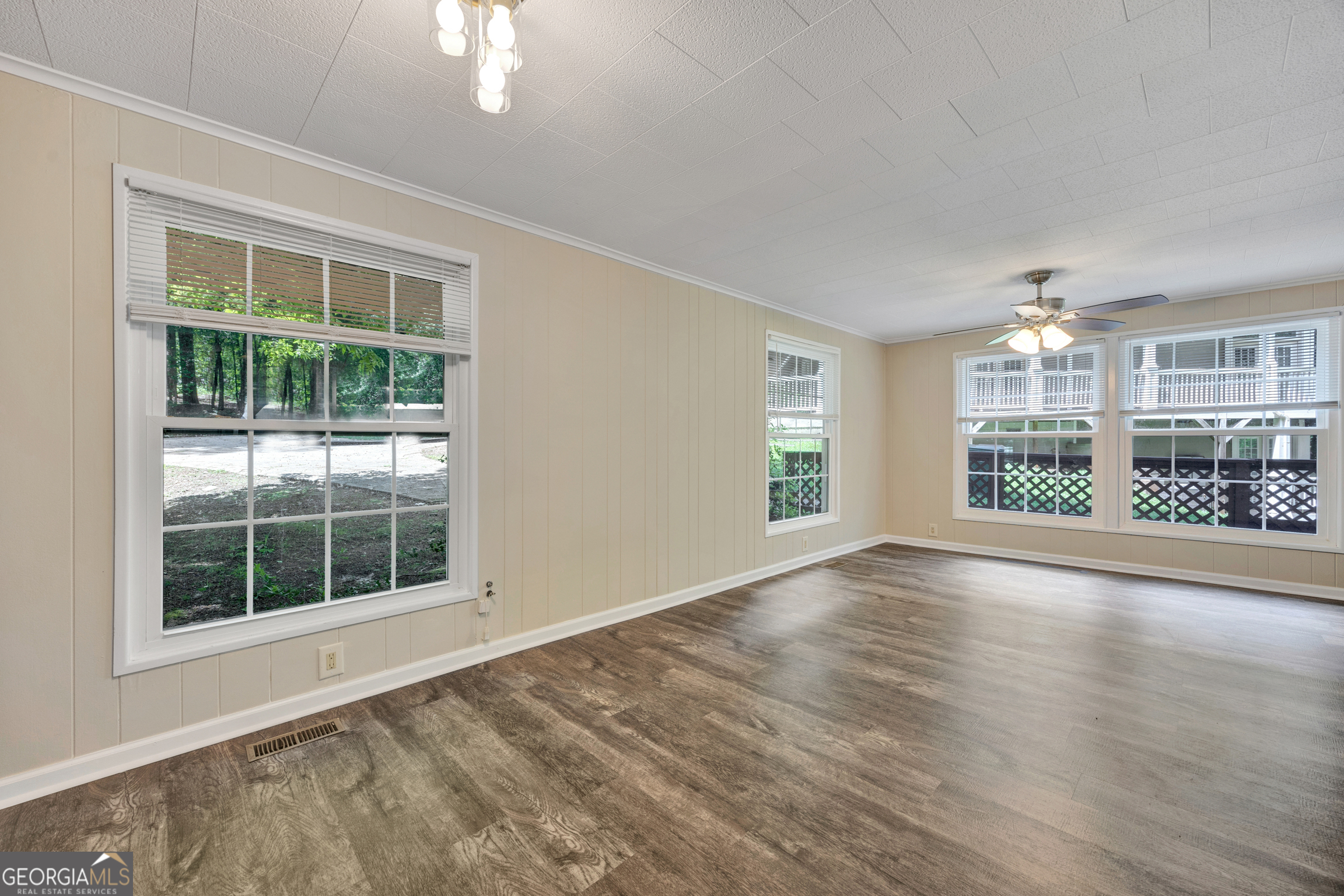 461 Cardinal Drive Property Photo 14