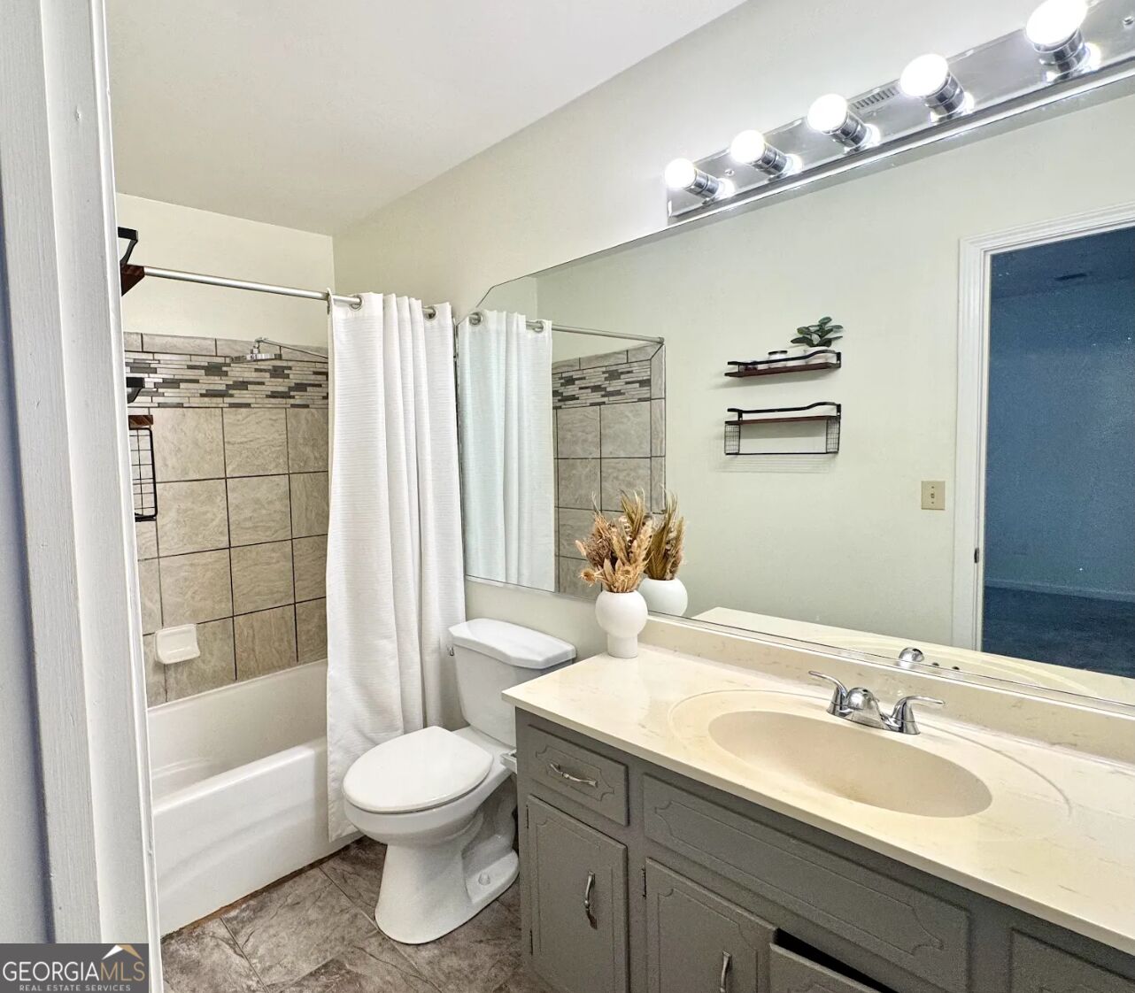 1439 Cambridge Common Property Photo 12