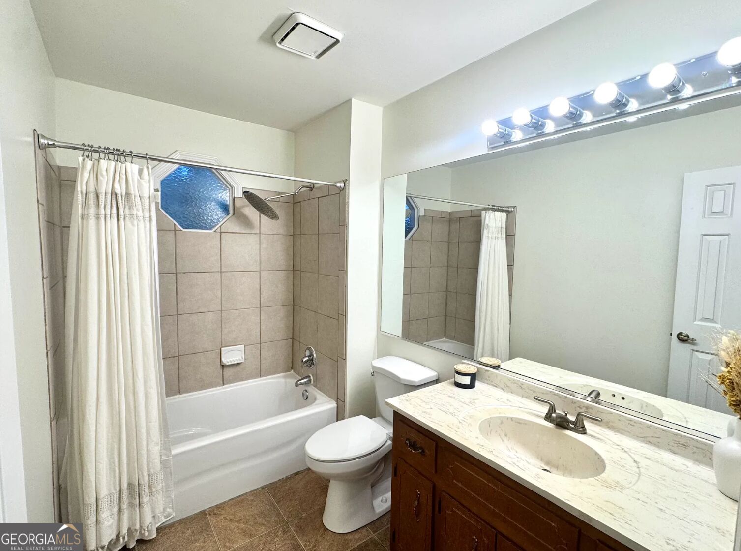 1439 Cambridge Common Property Photo 14