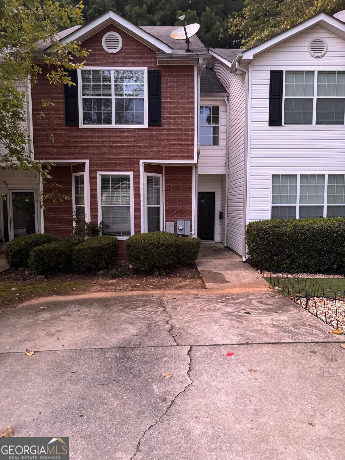 7690 Creekside Lane Property Photo 1