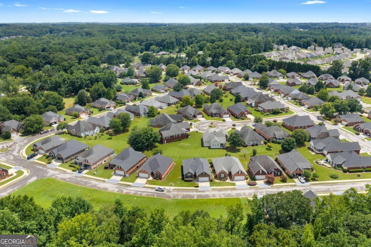 235 Prominent Loop Property Photo 4