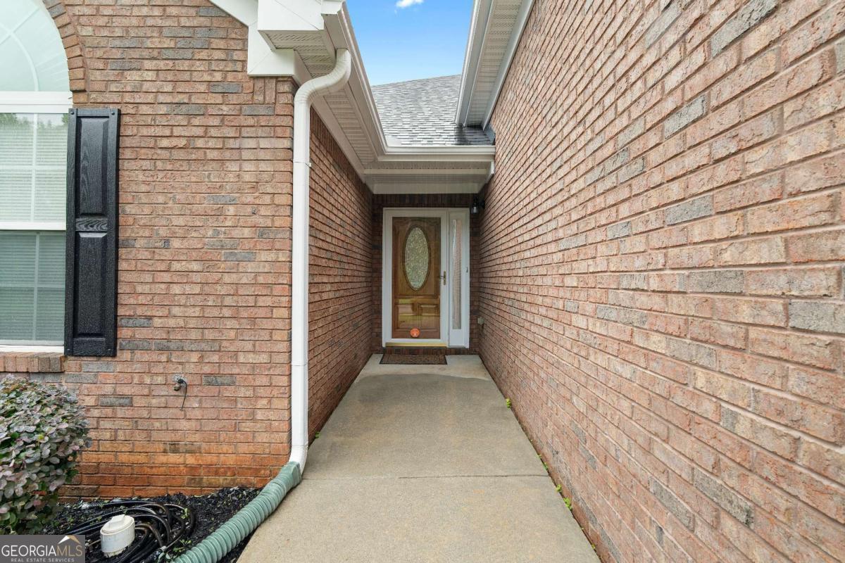 235 Prominent Loop Property Photo 5