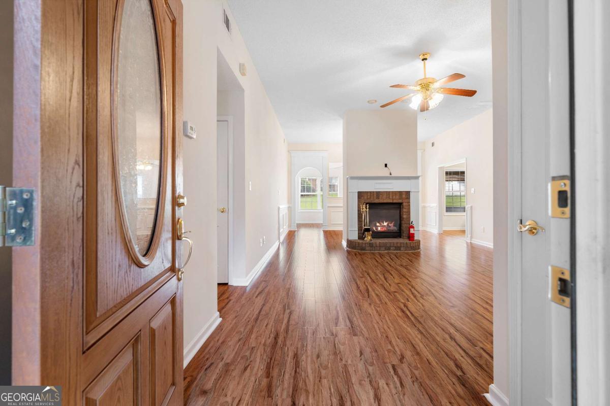 235 Prominent Loop Property Photo 6