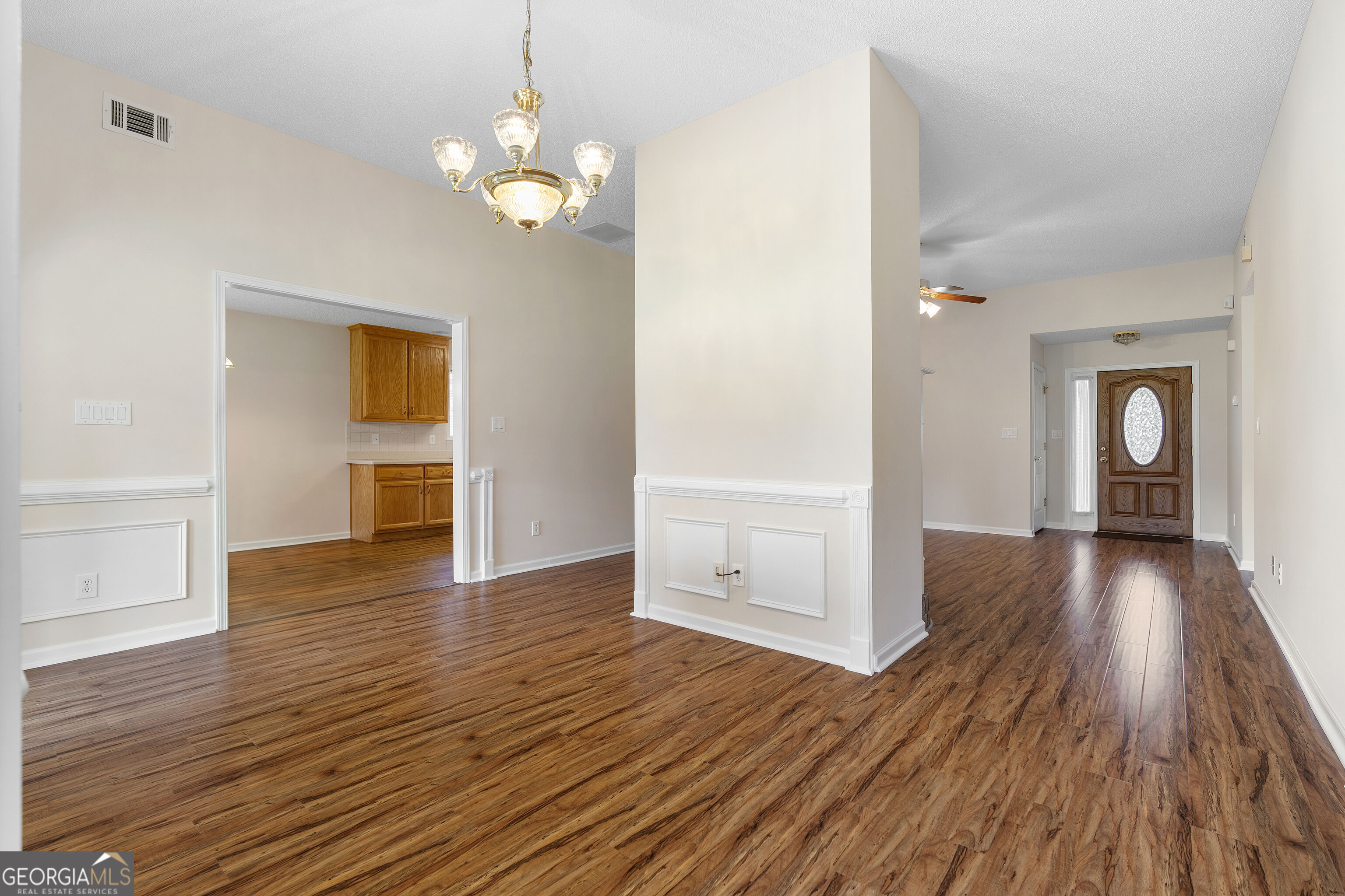 235 Prominent Loop Property Photo 6